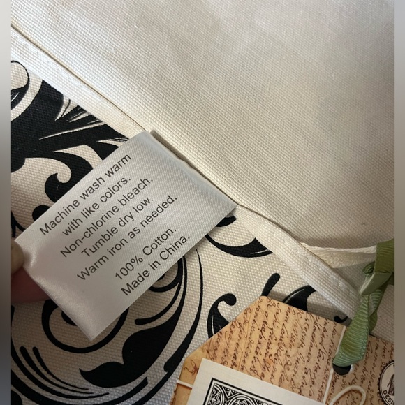 Michel Design Works scroll tea towel - Picture 6 of 6